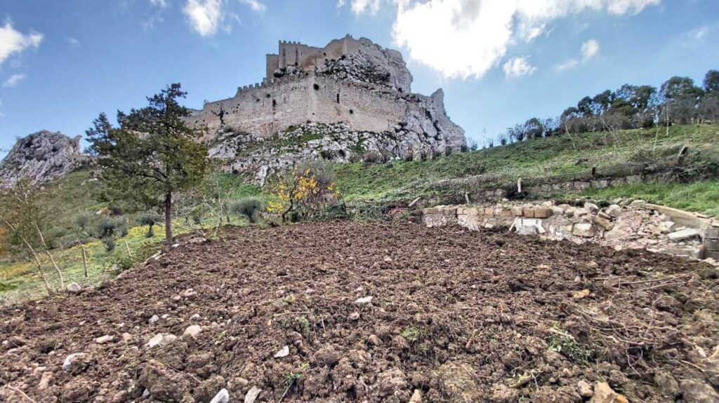 Dopo la demolizione della villetta di Mussomeli