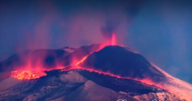 Etna eruzione lava 22 dicembre 2020