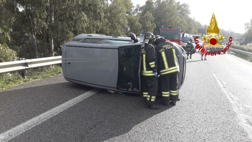 Incidente A18 Catania Messina VVF