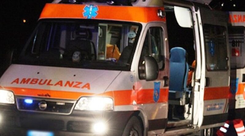 incidente mortale ambulanza notte