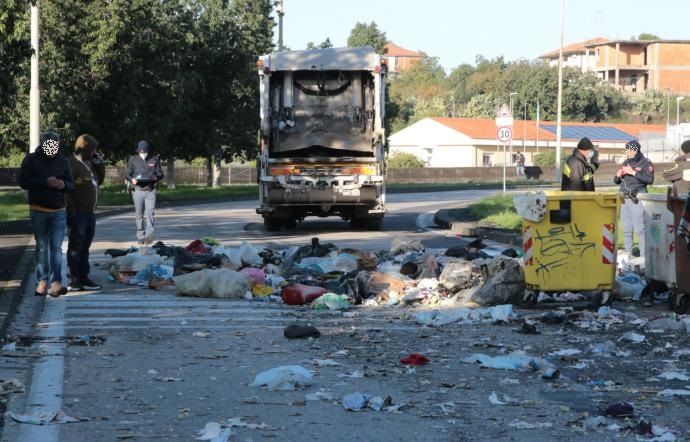 Esplosione rifiuti san giovanni Galermo Catania live