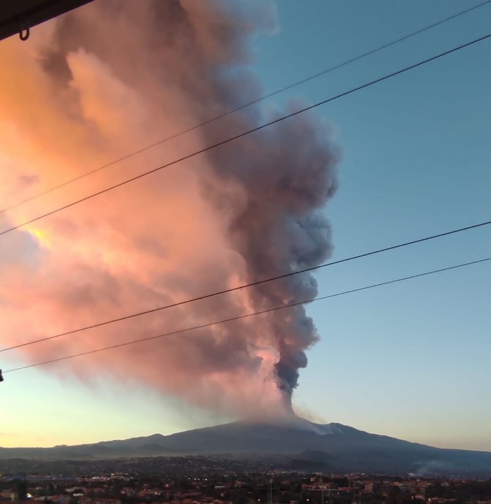 aeroporto Catania chiuso eruzione etna