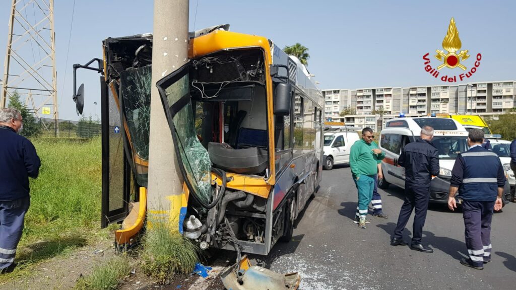 Bus Amt incidente Catania