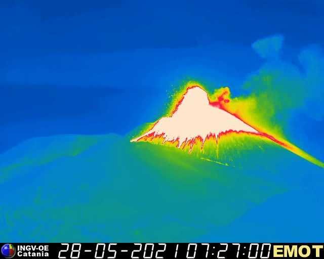 Etna eruzione fontana di lava