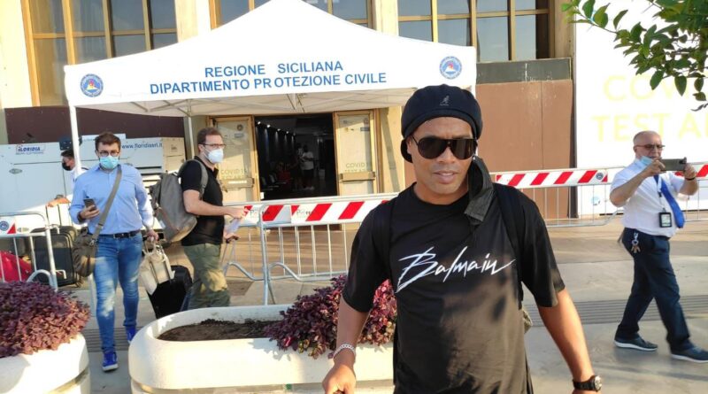 Ronaldinho aeroporto catania sicilia