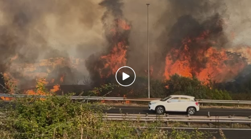 incendio catania brucia