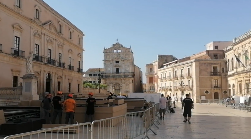 sfilata dolce gabbana piazza duomo siracusa