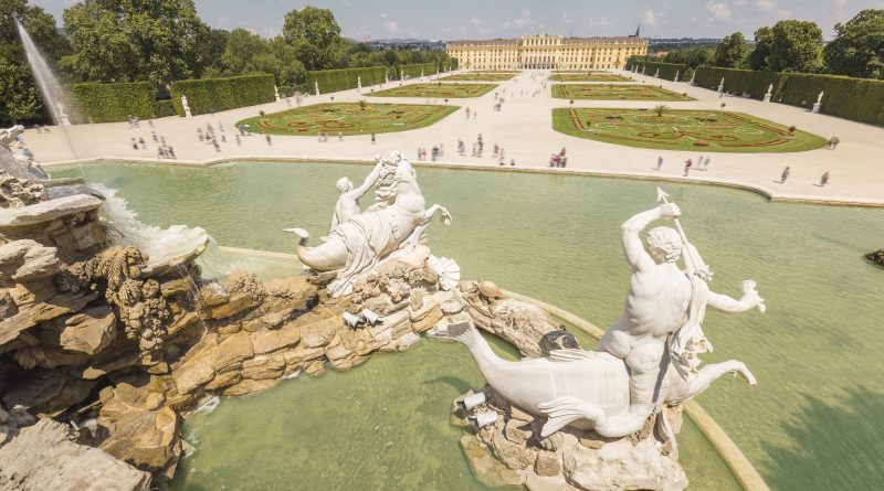 Schonbrunn Vienna copertina