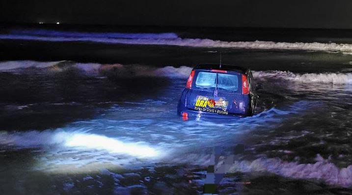 auto in mare scicli sicilia