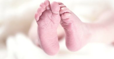 piedini neonato papà sala parto