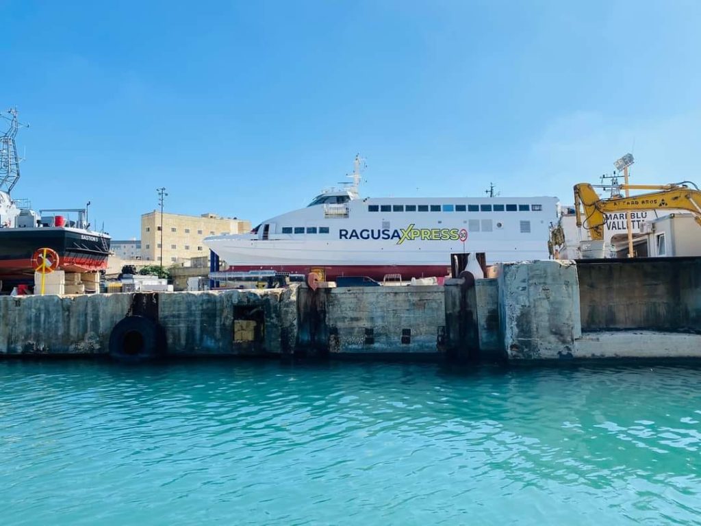 catamarano marina malta