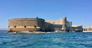 castello maniace siracusa sicilia mare