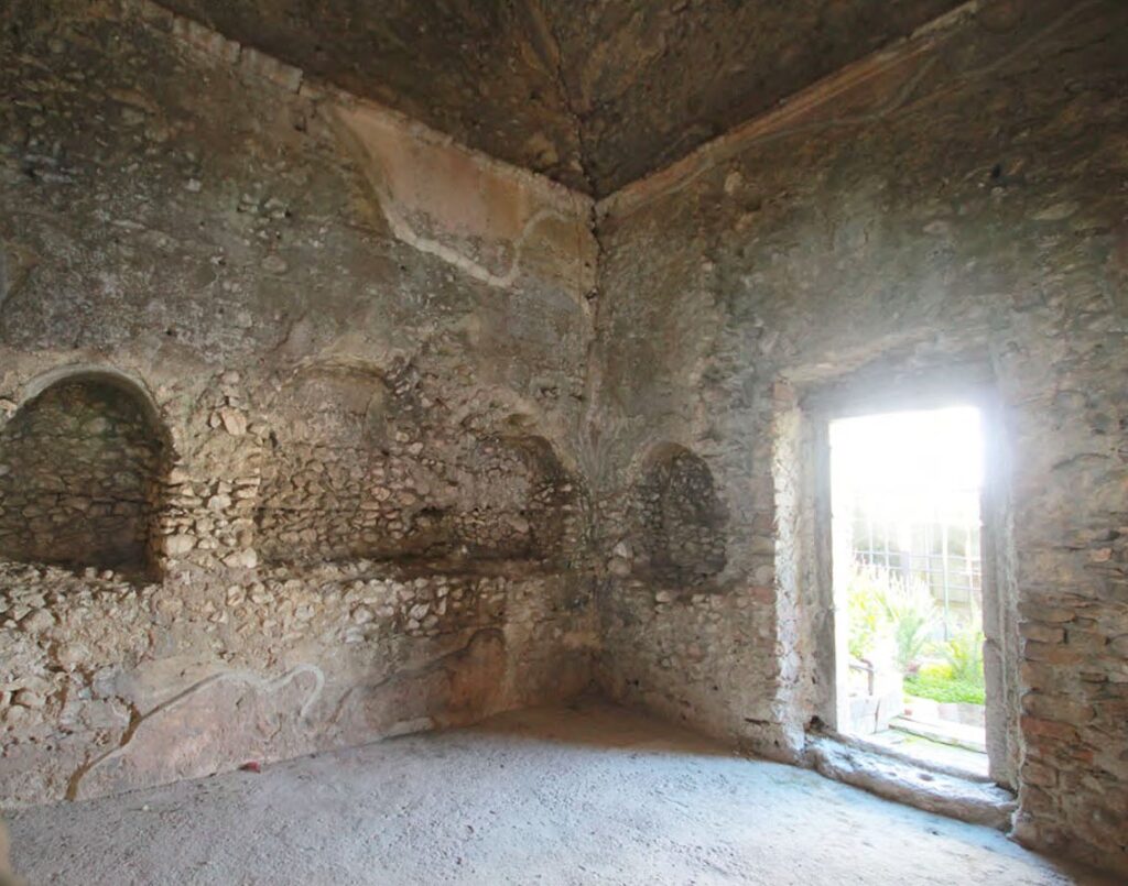 tomba romana la guardiola taormina interno