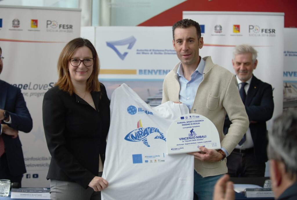 Ale Europe Idmar laboratorio Pagana consegna targa a Nibali