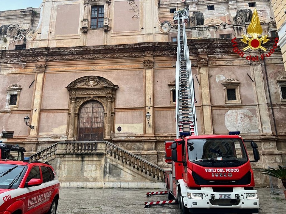 palermo centro maltempo sicilia vigili del fuoco