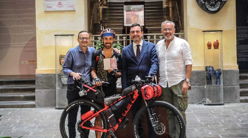 ciclista cammino san Giacomo Caltagirone Sicilia