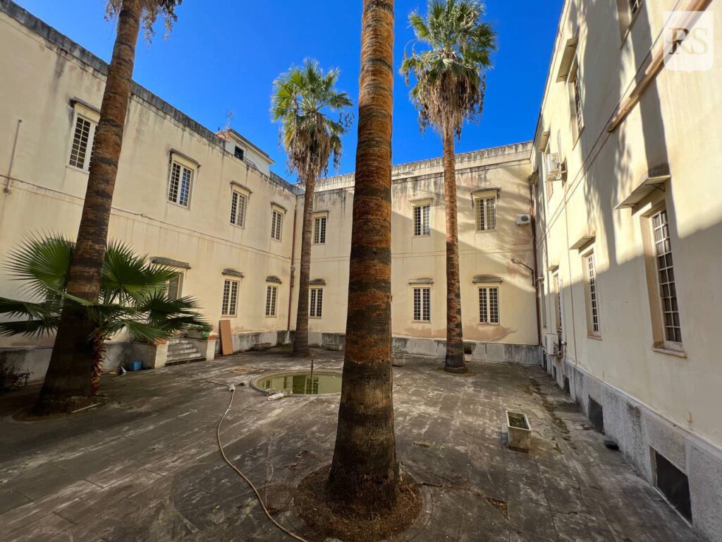 cantiere in corso centro accoglienza droga palermo interno