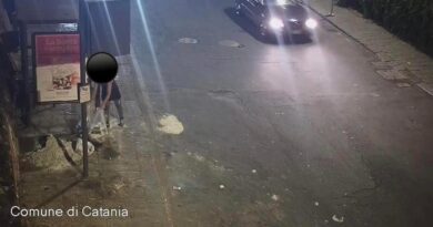 rifiuti abbandonati in strada a catania