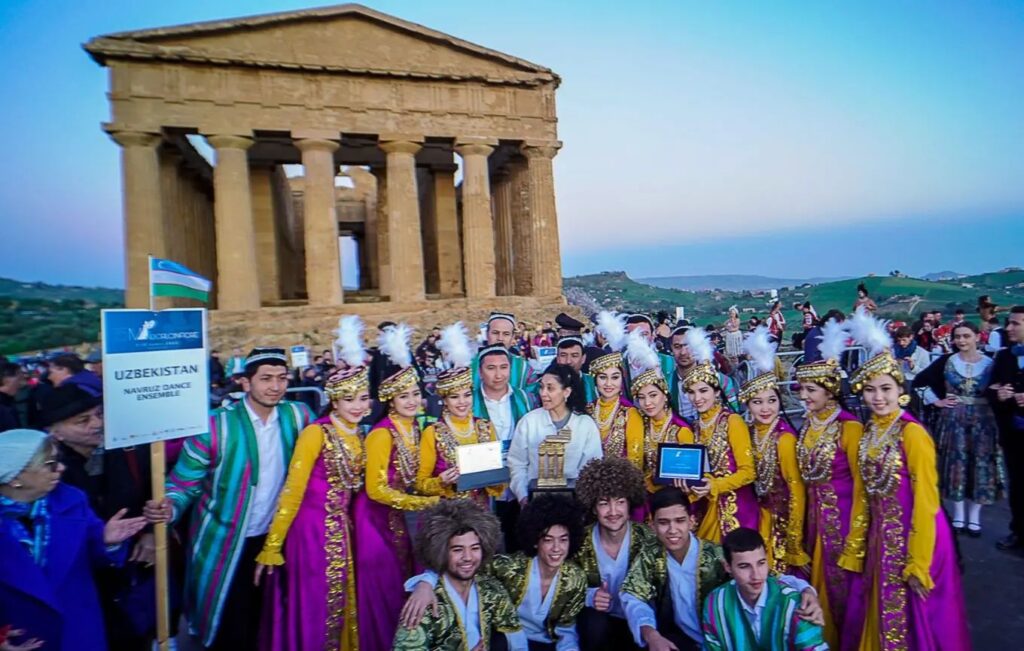 mandorlo in fiore valle dei templi agrigento