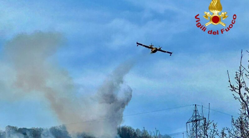 etna incendi canadair